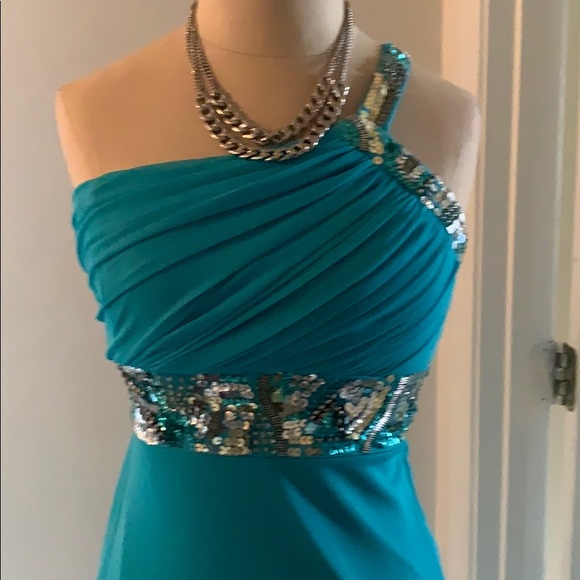 Gorgeous Prom Dress - Picture 2 of 5